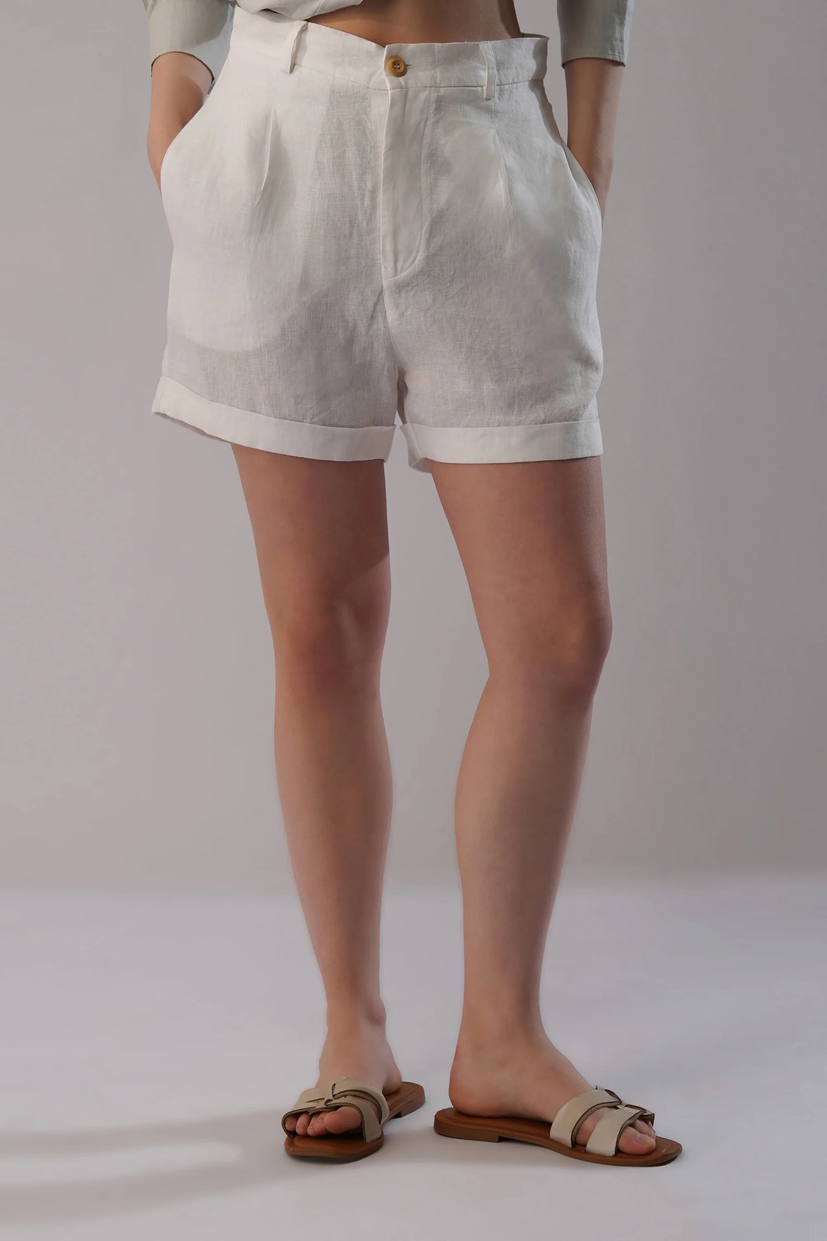 The Tailored Linen Short Effortless Summer Essential