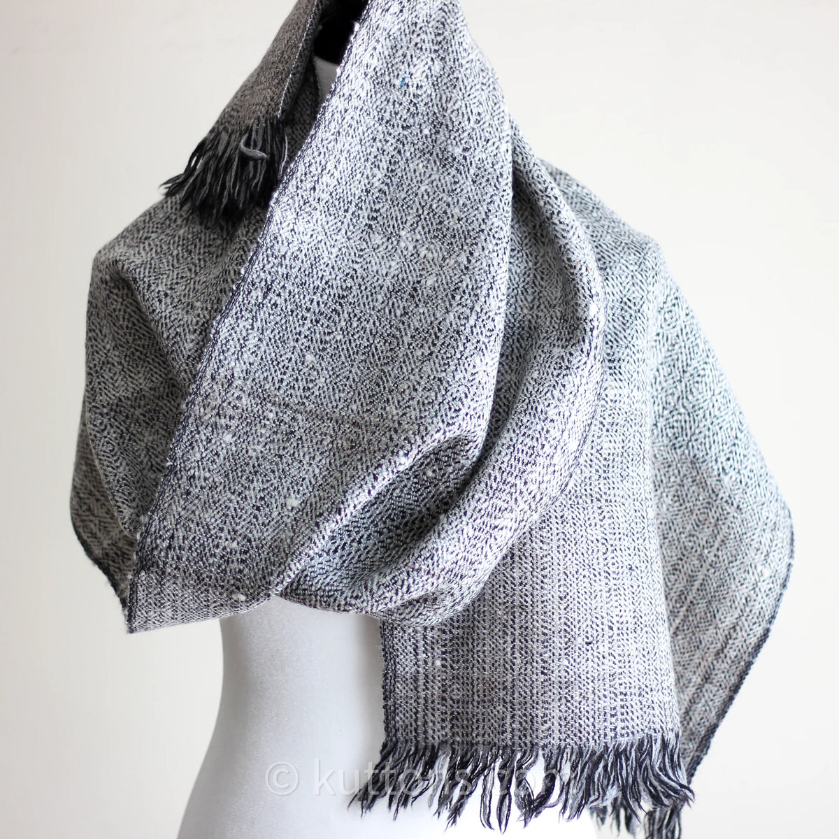 Himalayan Sheep Wool Scarf Handspun Handwoven in Ladakh Black White 145x67