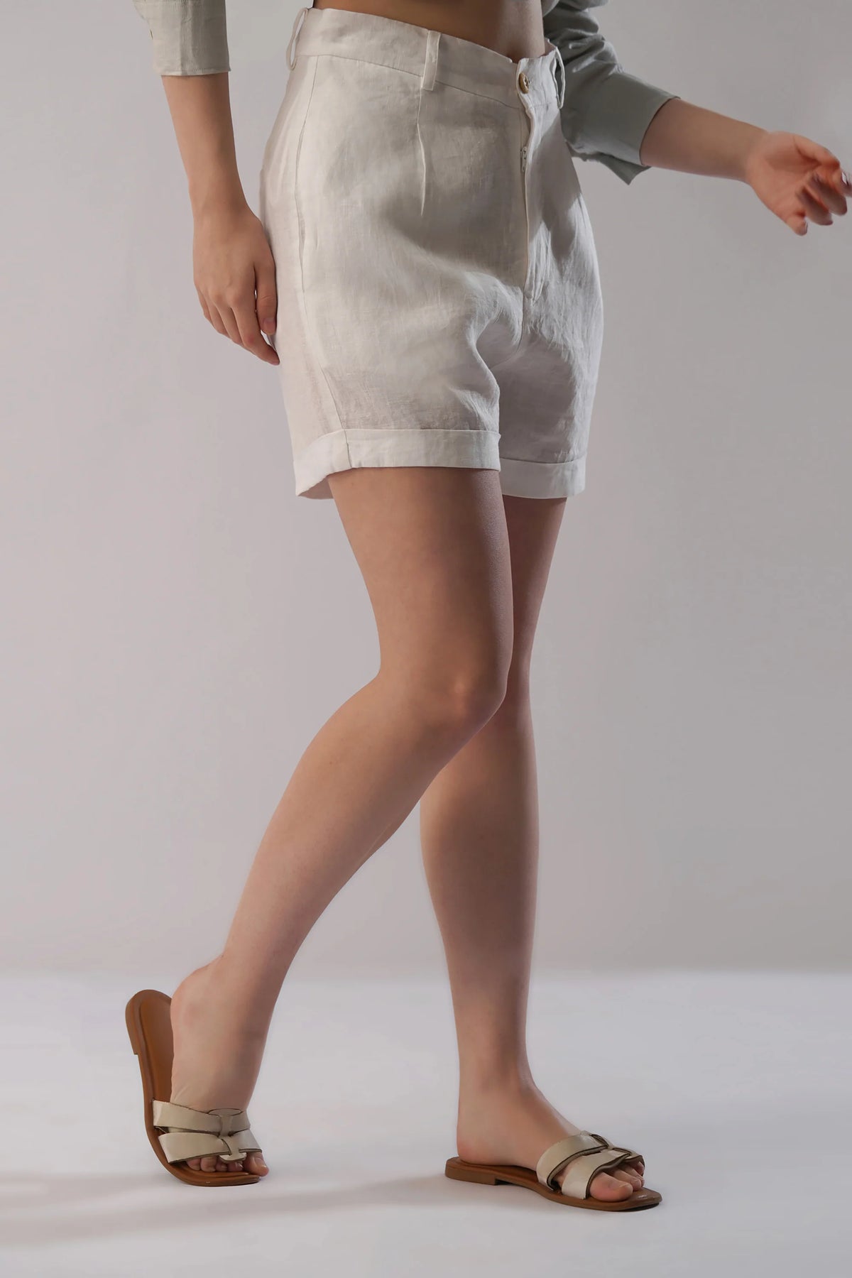 The Tailored Linen Short Effortless Summer Essential