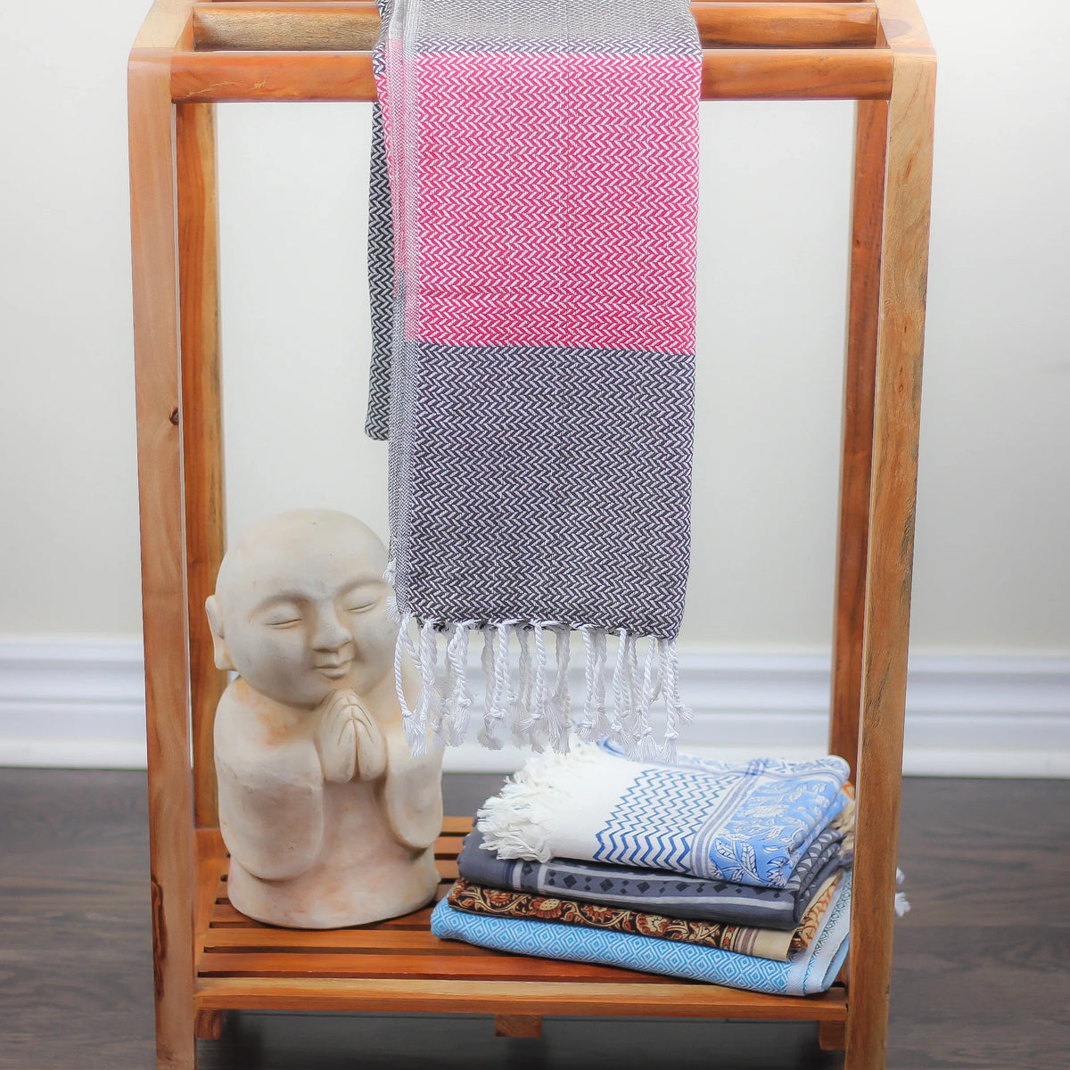Handwoven Cotton Large Beach Towel with Tassels Lounge Towel Black Red 31x68